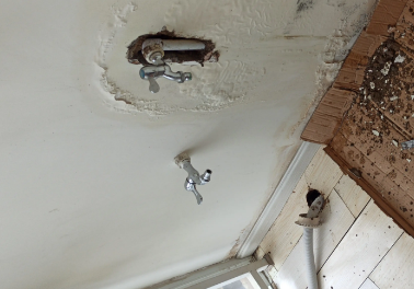 友好卫生间测漏水